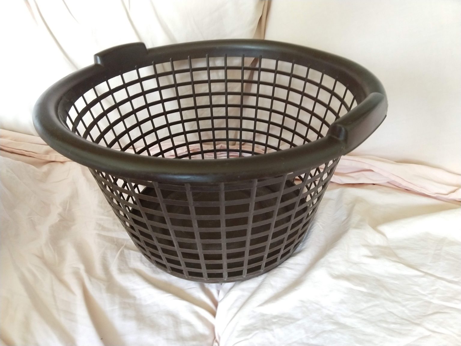 Small Circular Plastic Basket - Pucho Marketplace